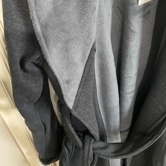 NWT Ugg robe - Picture 2 of 5